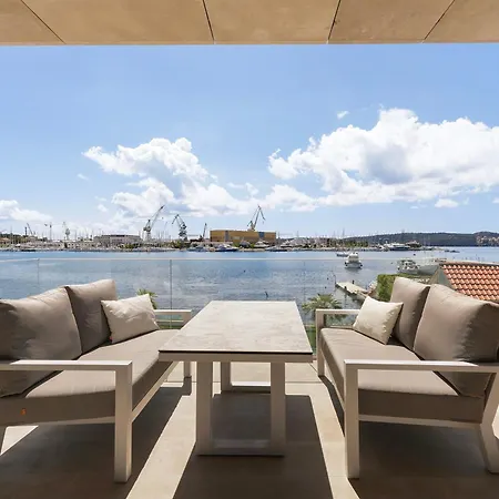 Royal Dutch At Sea *