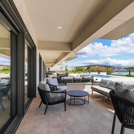 Royal Dutch At Sea تروغير