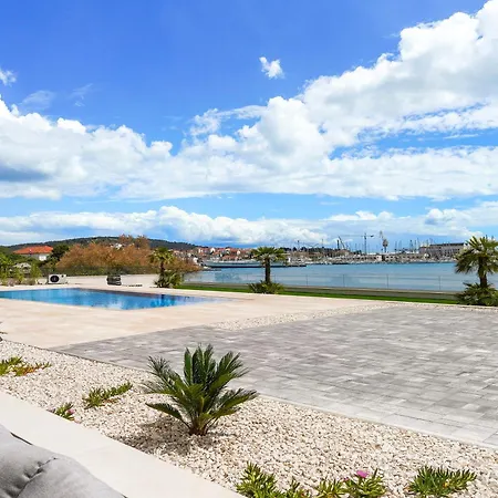 شقة Royal Dutch At Sea تروغير