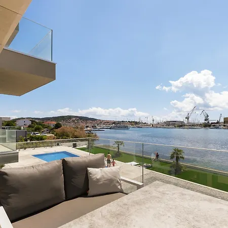 Royal Dutch At Sea تروغير