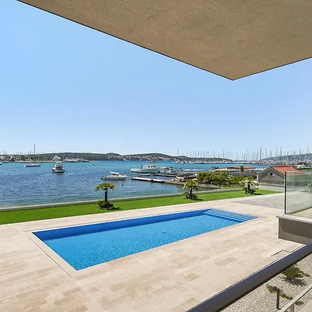 Royal Dutch At Sea Apartment *