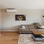 Royal Dutch At Sea Apartment *