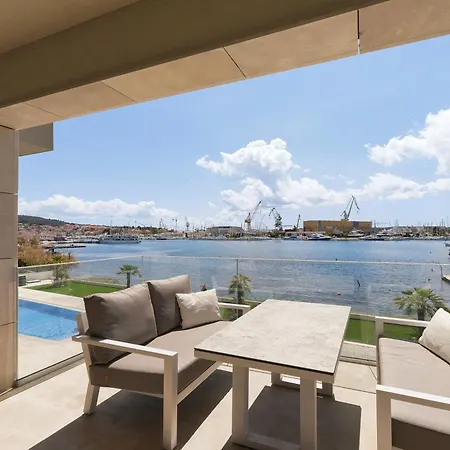Royal Dutch At Sea Apartman *