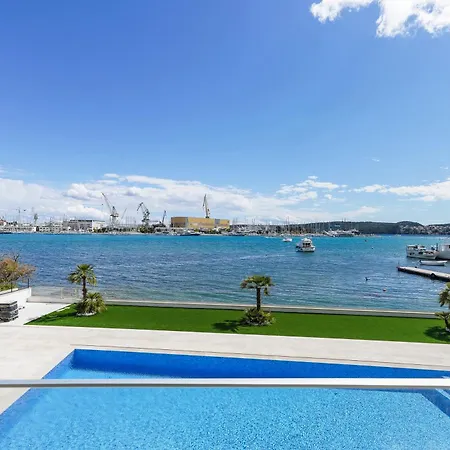 Royal Dutch At Sea Apartman