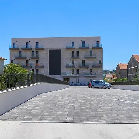 Royal Dutch At Sea *